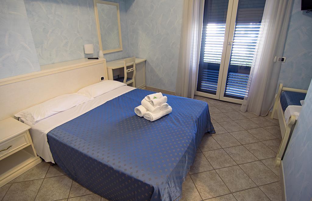 Hotel Capital Купра-Мариттіма Номер фото