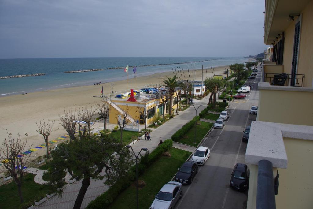 Hotel Capital Купра-Мариттіма Номер фото